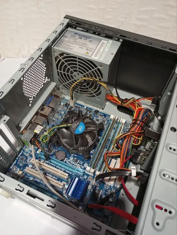 ПК Б-клас Gigabyte Tower / Intel Core i5-650 (2 (4) ядра по 3.2 - 3.46 GHz) / 8 GB DDR3 / 128 GB SSD + 250 GB HDD / Intel HD Graphics / 350W / DVD-ROM б/в - зображення 6