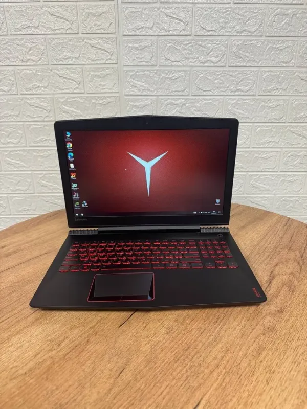 Ігровий ноутбук Б-клас Lenovo Legion Y520-15IKBN / 15.6" (1920x1080) IPS / Intel Core i5-7300HQ (4 ядра по 2.5 - 3.5 GHz) / 8 GB DDR4 / 500 GB SSD / nVidia GeForce GTX 1050, 4 GB GDDR5, 128-bit / WebCam б/в - зображення 2