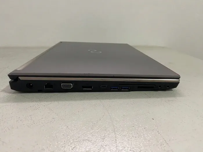 Мобільна робоча станція Fujitsu Celsius H760 / 15.6" (1920x1080) IPS / Intel Core i7-6820HQ (4 (8) ядра по 2.7 - 3.6 GHz) / 16 GB DDR4 / 256 GB SSD / nVidia Quadro M1000M, 2 GB GDDR5, 128-bit / WebCam / DVD-ROM б/в - зображення 3