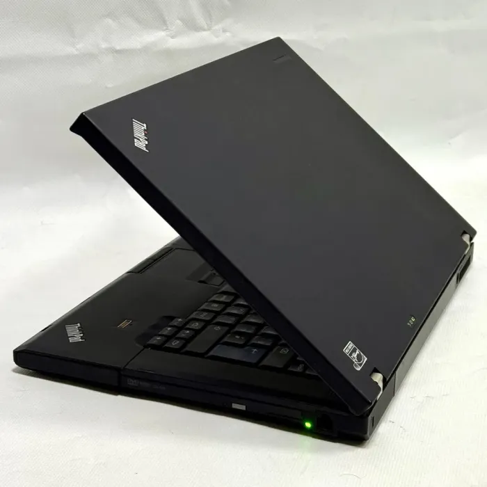 Ноутбук Lenovo ThinkPad T500 / 15.4" (1680x1050) TN / Intel Core 2 Duo P8600 (2 ядра по 2.4 GHz) / 4 GB DDR3 / 250 GB HDD / Mobile Intel 4 Series Express Chipset Family / DVD-ROM б/в - зображення 6