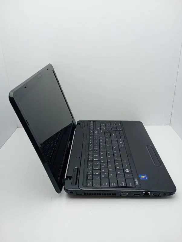 Ноутбук Toshiba Satellite L650 / 15.6" (1366x768) TN / Intel Core i3-380M (2 (4) ядра по 2.53 GHz) / 6 GB DDR3 / 750 GB HDD / Intel HD Graphics / WebCam б/в - зображення 5