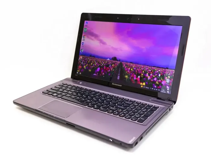 Ноутбук Б-класс Lenovo IdeaPad Y570 / 15.6" TN / Core i5-2410M (2(4) ядра по 2.3-2.9 GHz) / 4GB DDR3 / 256GB SSD / GeForce GT 555M, 1 GB GDDR3, 128-bit / WebCam / DVD-ROM / VGA б/в - зображення 4