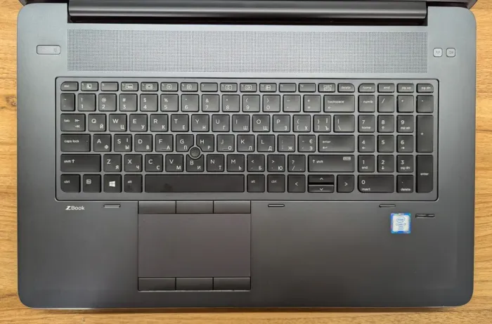 Мобільна робоча станція HP zBook 17 G3 / 17.3" (3840x2160) IPS / Intel Core i7-6820HQ (4 (8) ядра по 2.7 - 3.6 GHz) / 16 GB DDR4 / 256 GB SSD + 1000 GB HDD / nVidia Quadro M4000M, 4 GB GDDR5, 256-bit / WebCam / Fingerprint / Windows 10 б/в - зображення 3