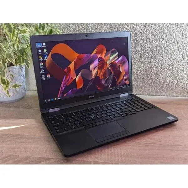 Ноутбук Dell Latitude E5570 / 15.6" (1920x1080) TN / Intel Core i5-6300U (2 (4) ядра по 2.4 GHz) / 8 GB DDR4 / 128 GB SSD / Intel HD Graphics 520 / WebCam б/в - зображення 3