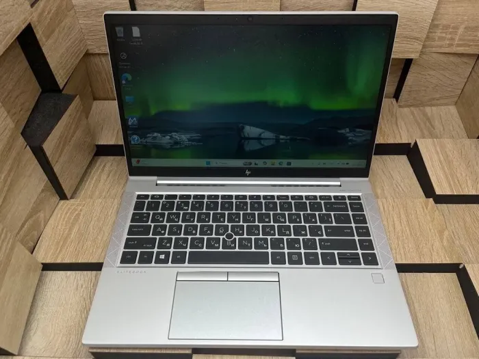 Ультрабук HP EliteBook mt46 / 14" (1920x1080) IPS / AMD Ryzen 3 Pro 4450U (4 (8) ядра по 2.5 - 3.7 GHz) / 8 GB DDR4 / 256 GB SSD M.2 / AMD Radeon RX Vega 5 Graphics / WebCam / HDMI б/в - зображення 2