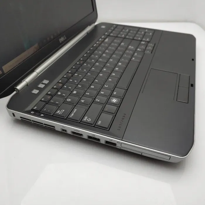 Ноутбук Dell Latitude E5520 / 15.6" TN / Core i3-2330M (2 (4) ядра по 2.2 GHz) / 4 GB DDR3 / 500GB HDD / HD Graphics 3000 / DVD-ROM / Win 10 Pro б/в - зображення 4