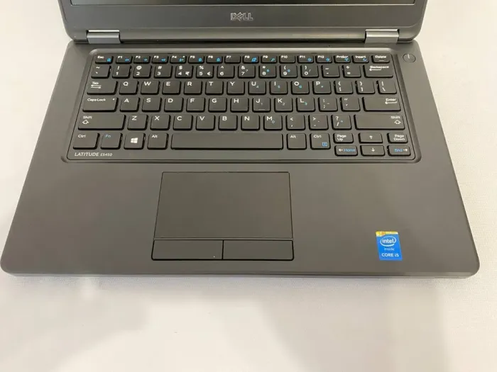 Ноутбук Dell Latitude E5450 / 14" (1366x768) TN / Intel Core i5-5200U (2 (4) ядра по 2.2 - 2.7 GHz) / 8 GB DDR3 / 240 GB SSD / Intel HD Graphics 5500 / WebCam б/в - зображення 4