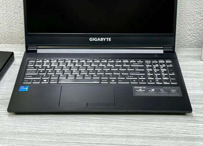 Ігровий ноутбук Gigabyte G5 GD / 15.6" (1920x1080) IPS / Intel Core i5-11400H (6 (12) ядер по 2.7 - 4.5 GHz) / 16 GB DDR4 / 512 GB SSD M.2 / nVidia GeForce RTX 3050 Ti, 4 GB GDDR6, 128-bit / WebCam / Win 11 б/в - зображення 7