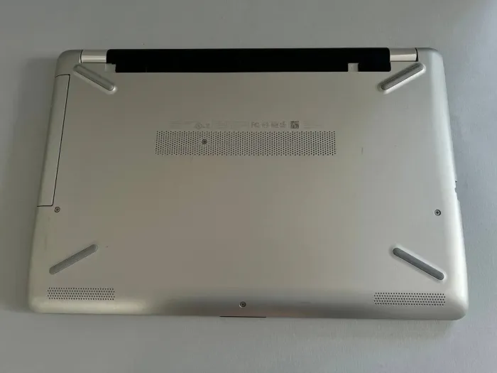 Ноутбук HP 15-bsO60wm / 15.6" (1366x768) TN / Intel Core i3-7100U (2 (4) ядра по 2.4 GHz) / 8 GB DDR4 / 240 GB SSD / Intel HD Graphics 620 / WebCam б/в - зображення 5