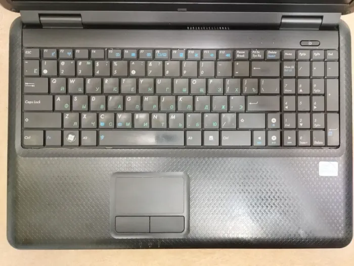 Ноутбук Asus P50IJ / 15.6" (1366x768) TN / Intel Pentium T4400 (2 ядра по 2.2 GHz) / 4 GB DDR2 / 120 GB SSD / Intel GMA 4500M Graphics / WebCam / АКБ не тримає б/в - зображення 3