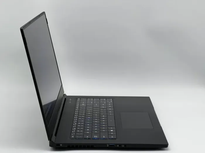 Ігровий ультрабук MainGear Vector Pro MG-VCP17 A-3080 / 17.3" (1920x1080) IPS / AMD Ryzen 9 5900HX (8 (16) ядер по 3.3 - 4.6 GHz) / 64 GB DDR4 / 960 GB SSD / nVidia GeForce RTX 3080, 16 GB GDDR6, 256-bit / WebCam б/в - зображення 3