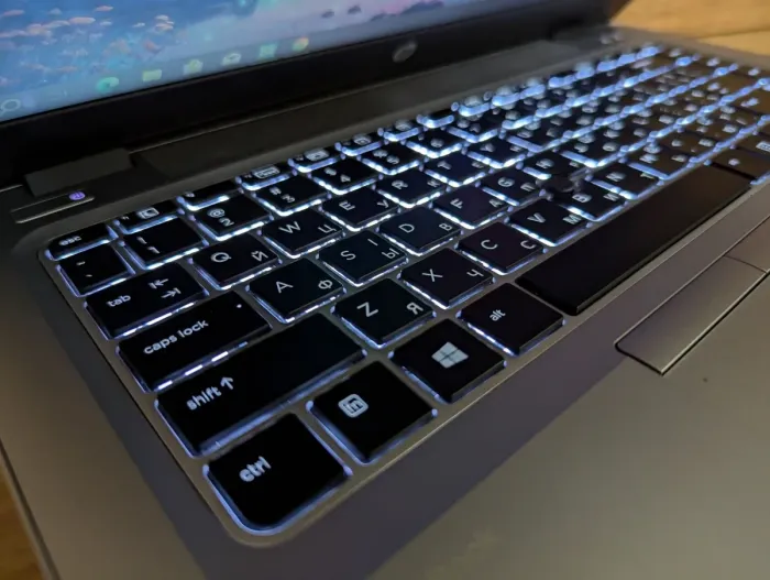 Ультрабук HP EliteBook 840 G3 / 15.6" (1920x1080) IPS / Intel Core i5-6300U (2 (4) ядра по 2.4 - 3.0 GHz) / 8 GB DDR4 / 256 GB SSD / Intel HD Graphics 520 / WebCam / TouchID / Windows 10 б/в - зображення 6