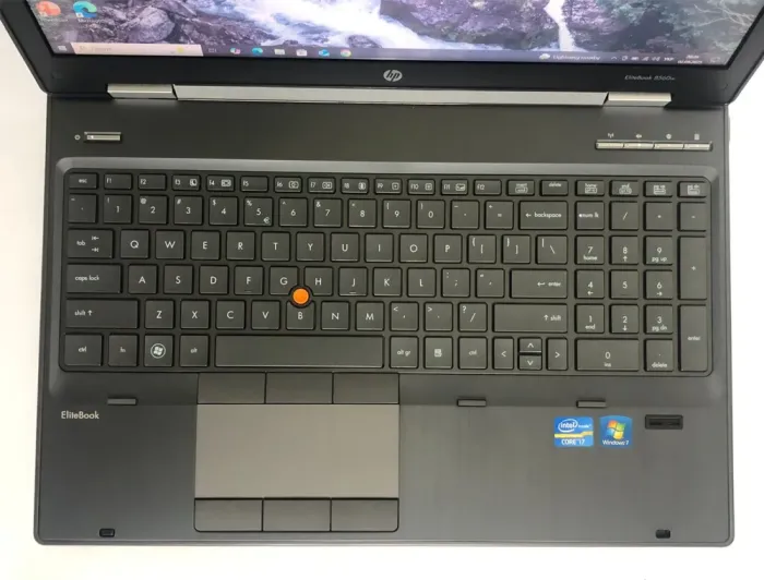 Мобільна робоча станція HP EliteBook 8560w / 15.6" (1920x1080) TN / Intel Core i7-2820QM (4 (8) ядра по 2.3 - 3.4 GHz) / 8 GB DDR3 / 256 GB SSD / nVidia Quadro 1000M, 2 GB DDR3, 128-bit / WebCam / DVD-ROM б/в - зображення 9