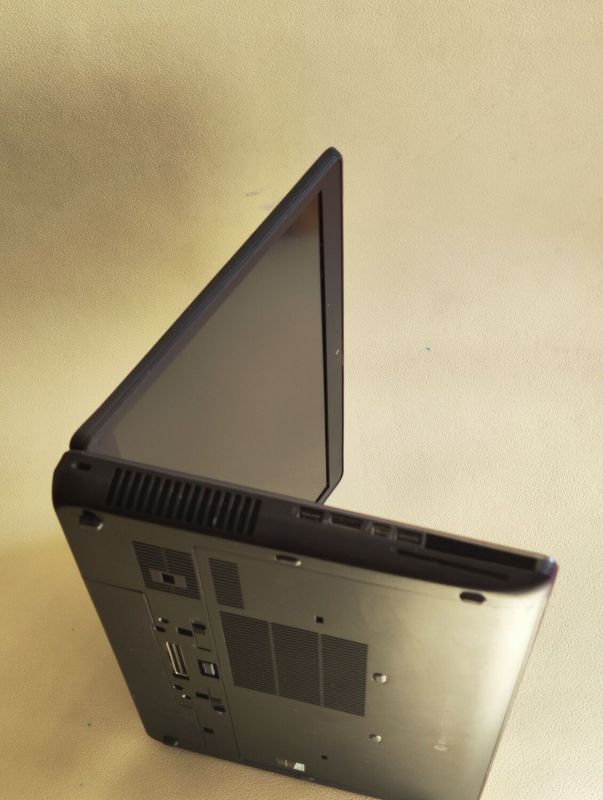 Мобільна робоча станція HP ZBook 17 G2 / 17,3" (1920x1080) TN / Intel Core i7-4810MQ (4 (8) ядра по 2,8 - 3,8 ГГц) / 32 ГБ DDR3 / 256 ГБ SSD / nVidia Quadro K3100M, 4 ГБ GDDR5, 256-біт / WebCam б/в - зображення 5