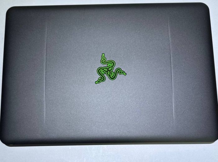 Ігровий ноутбук Razer Blade 14 RZ09-0195 / 14" (3200x1800) IPS Touch / Intel Core i7-6700HQ (4 (8) ядра по 2.6 - 3.5 GHz) / 16 GB DDR4 / 512 GB SSD / nVidia GeForce GTX 1060, 6 GB GDDR5, 192-bit / WebCam / Win 11 б/в - зображення 3