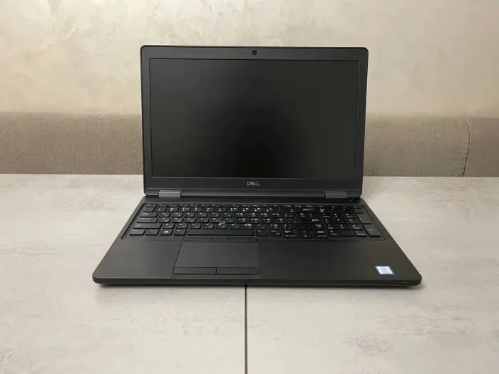 Ультрабук Dell Latitude 5590 / 15.6" (1366x768) TN / Intel Core i7-8650U (4 (8) ядра по 1.9 - 4.2 GHz) / 16 GB DDR4 / 256 GB SSD / Intel UHD Graphics 620 / WebCam / USB 3.1 / HDMI б/в - зображення 5