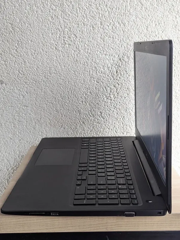 Ноутбук Б-клас Dell Latitude 3590 / 15.6" (1920x1080) TN / Intel Core i5-8250U (4 (8) ядра по 1.6 - 3.4 GHz) / 12 GB DDR4 / 128 GB SSD + 1000 GB HDD / Intel UHD Graphics 620 / WebCam б/в - зображення 7