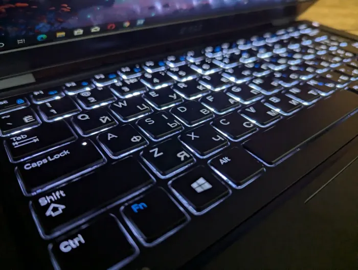 Нетбук Dell Latitude 5280 / 12.5" (1920x1080) IPS / Intel Core i5-7300U (2 (4) ядра по 2.6 - 3.5 GHz) / 8 GB DDR4 / 256 GB SSD / Intel HD Graphics 620 / WebCam / Windows 10 б/в - зображення 6