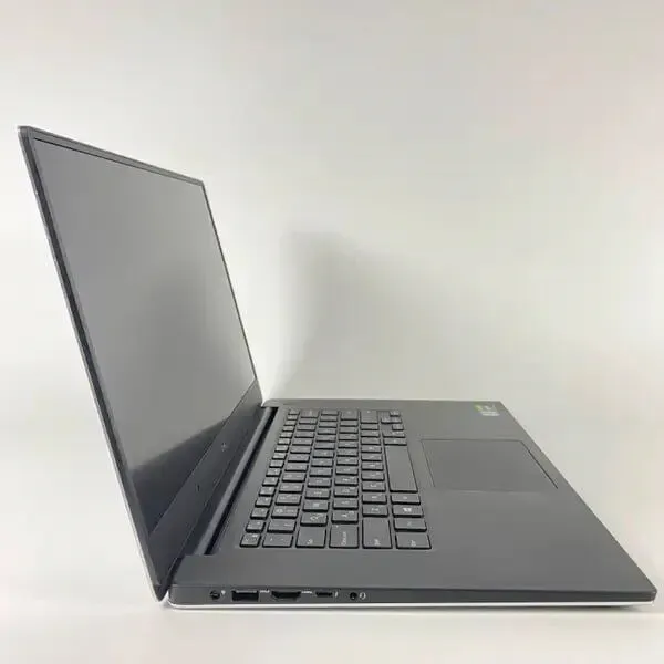 Ігровий ноутбук Б-клас Dell XPS 15 9550 / 15.6" (1920x1080) IPS / Intel Core i7-6700HQ (4 (8) ядра по 2.6 - 3.5 GHz) / 16 GB DDR4 / 512 GB SSD / nVidia GeForce GTX 960M, 2 GB GDDR5, 128-bit / HDMI б/в - зображення 4