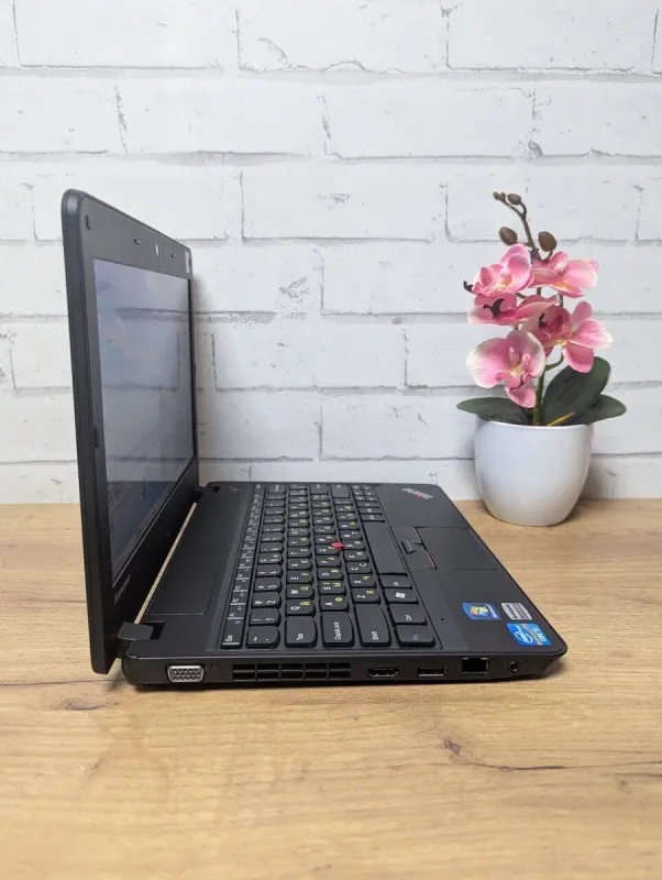Нетбук Б-клас Lenovo ThinkPad X121e / 11.6" (1366x768) TN / Intel Core i3-2367M (2 (4) ядра по 1.4 GHz) / 8 GB DDR3 / 128 GB SSD / Intel HD Graphics 3000 / WebCam б/в - зображення 6