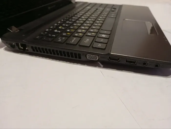 Ноутбук Б-клас Packard Bell EasyNote P5WS0 / 15,6" (1366x768) TN / Intel Pentium B960 (2 ядра по 2,2 ГГц) / 8 ГБ DDR3 / 320 ГБ HDD / nVidia GeForce 610M, 1 ГБ DDR3, 64-біт / Веб-камера / DVD-RW / АКБ не тримає заряд б/в - зображення 4