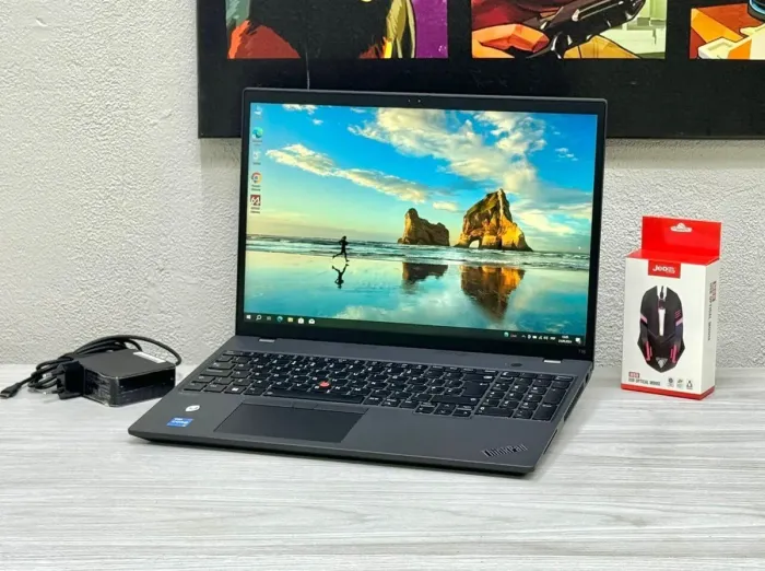 Ноутбук Lenovo ThinkPad T16 Gen 1 / 16" (1920x1200) IPS / Intel Core i5-1235U (10 (12) ядер по 3.3 - 4.4 GHz) / 32 GB DDR4 / 512 GB SSD M.2 / Intel Iris Xe Graphics / WebCam / Win 10 Pro б/в - зображення 4