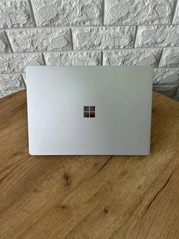 Ультрабук Б-клас Microsoft Surface Laptop 2 / 13.5" (2256x1504) IPS Touch / Intel Core i5-8350U (4 (8) ядра по 1.7 - 3.6 GHz) / 8 GB DDR3 / 128 GB SSD / Intel UHD Graphics 620 / WebCam б/в - зображення 3