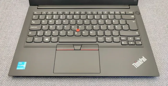 Ноутбук Lenovo ThinkPad E14 Gen 2 / 14" (1920x1080) IPS / Intel Core i3-1115G4 (2 (4) ядра по 1.7 - 4.1 GHz) / 16 GB DDR4 / 256 GB SSD M.2 / Intel UHD Graphics / WebCam б/в - зображення 3