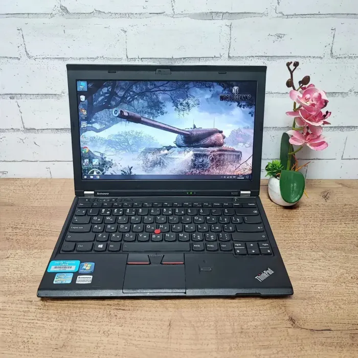 Нетбук Lenovo ThinkPad X220 / 12.5" (1366x768) TN / Intel Core i5-2520M (2 (4) ядра по 2.5 - 3.2 GHz) / 8 GB DDR3 / 128 GB SSD / Intel HD Graphics 3000 / WebCam б/в - зображення 2