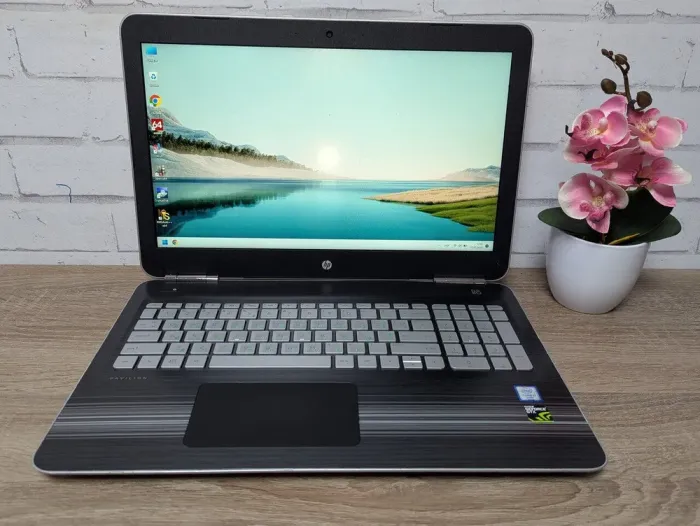 Ноутбук Б-клас HP Pavilion 15 / 15.6" (1920x1080) TN / Intel Core i7-6700HQ (4 (8) ядра по 2.6 - 3.5 GHz) / 16 GB DDR4 / 512 GB SSD / nVidia GeForce GTX 960M, 2 GB GDDR5, 128-bit / WebCam б/в - зображення 2