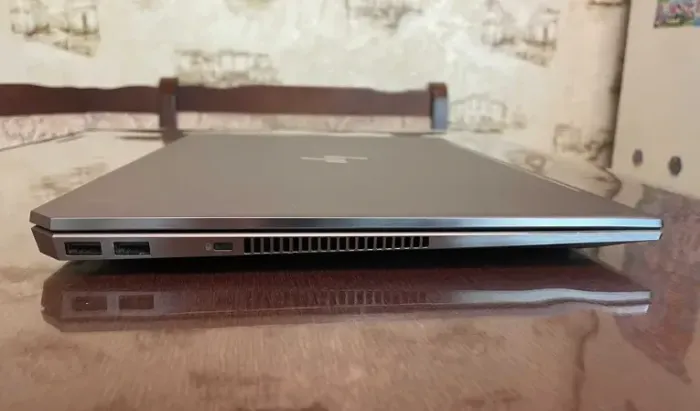 Робоча станція HP ZBook Studio G5 / 15.6" (1920x1080) IPS / Intel Xeon E-2176M (6 (12) ядер по 2.7 - 4.4 GHz) / 32 GB DDR4 / 512 GB SSD / nVidia Quadro P2000, 5 GB GDDR5, 160-bit / WebCam / WebCam / WebCam б/в - зображення 6