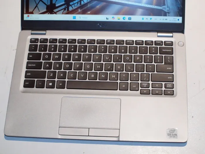 Ультрабук Б-клас Dell Latitude 5310 / 13.3" (1920x1080) IPS Touch / Intel Core i5-10310U (4 (8) ядра по 1.7 - 4.4 GHz) / 16 GB DDR4 / 256 GB SSD / UHD Graphics / WebCam / Win 11 Pro б/в - зображення 3