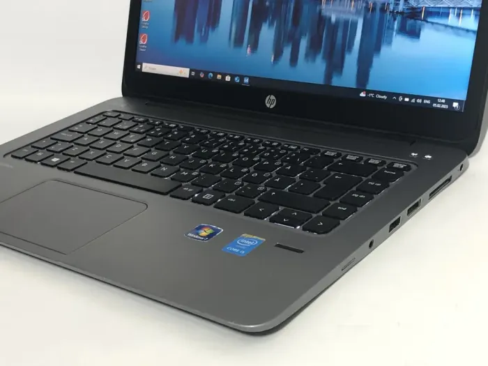 Ноутбук Б-клас HP EliteBook Folio 1040 G2 / 14" (1600x900) TN / Intel Core i5-5200U (2 (4) ядра по 2.2 - 2.7 GHz) / 8 GB DDR3 / 180 GB SSD / Intel HD Graphics 5500 / Win 10 Pro б/в - зображення 9