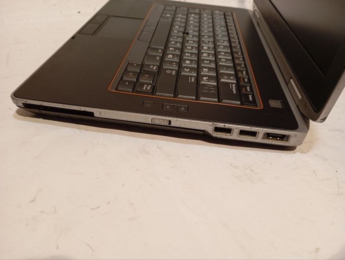 Ноутбук Б-клас Dell Latitude E6420 / 14" (1366x768) TN / Intel Core i3-2310M (2 (4) ядра по 2.1 GHz) / 4 GB DDR3 / 120 GB SSD / Intel HD Graphics 3000 / DVD-RW / АКБ не тримає б/в - зображення 5