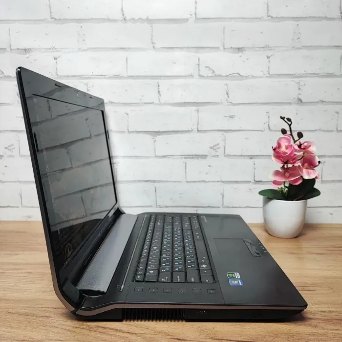 Ноутбук Asus N73S / 17.3" (1920x1080) TN / Intel Core i7-2630QM (4 (8) ядра по 2.0 - 2.9 GHz) / 20 GB DDR3 / 512 GB SSD / nVidia GeForce GT 520M, 1 GB GDDR3, 64-bit / WebCam б/в - зображення 3