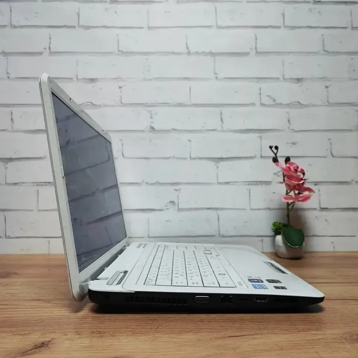 Ноутбук Б-клас Toshiba Satellite L775D-12T / 17.3" (1600x900) TN / Intel Core i5-2520M (2 (4) ядра по 2.5 - 3.2 GHz) / 8 GB DDR3 / 128 GB SSD / nVidia GeForce GT 525M, 1 GB GDDR3, 128-bit / WebCam / DVD-ROM б/в - зображення 7