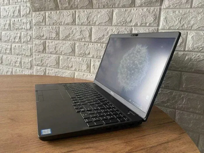 Ноутбук Б-класс Dell Latitude 5500 / 15.6" (1366x768) TN / Intel Core i7-8665U (4 (8) ядра по 1.9 - 4.8 GHz) / 8 GB DDR4 / 256 GB SSD M.2 / Intel UHD Graphics / WebCam / HDMI  б/в - зображення 5