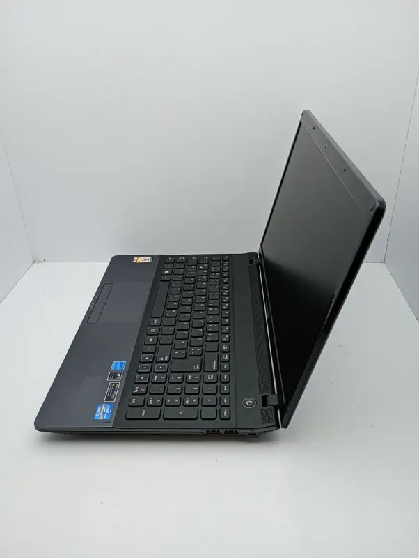 Ноутбук Samsung 300E / 15.6" (1366x768) TN / Intel Core i3-2350M (2 (4) ядра по 2.3 GHz) / 8 GB DDR3 / 500 GB HDD / nVidia GeForce GT 620M, 1 GB DDR3, 128-bit / WebCam б/в - зображення 6