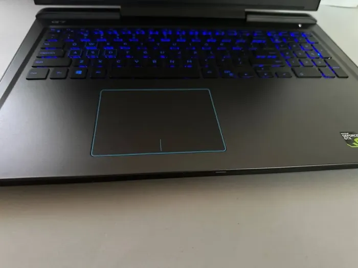 Ігровий ноутбук Dell G7 7588 / 15.6" (1920x1080) IPS / Intel Core i7-8750H (6 (12) ядер по 2.2 - 4.1 GHz) / 16 GB DDR4 / 256 GB SSD + 1000 GB HDD / nVidia GeForce GTX 1060, 6 GB GDDR5, 192-bit / WebCam / Windows 11 б/в - зображення 6