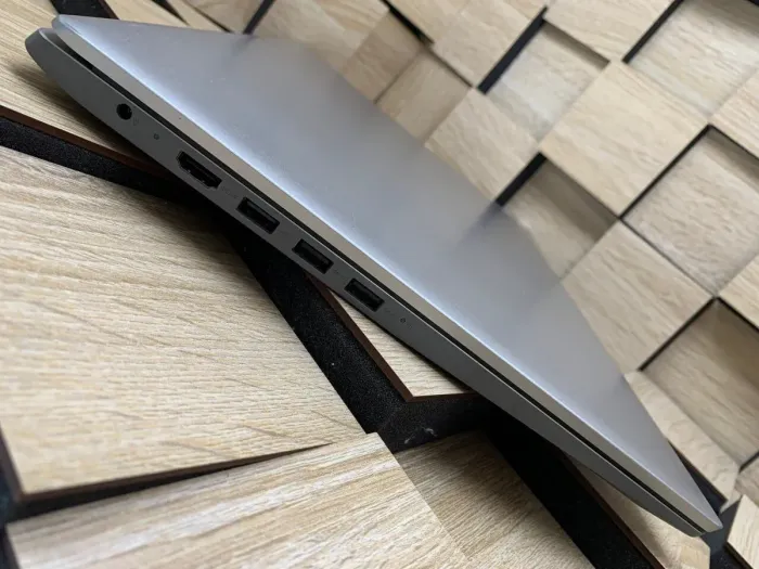 Ультрабук Б-клас Dell Latitude 5411 / 14" (1920x1080) IPS / Intel Core i5-10400H (4 (8) ядра по 2.6 - 4.6 GHz) / 8 GB DDR4 / 256 GB SSD M.2 / Intel UHD Graphics / WebCam / Windows 10 б/в - зображення 5