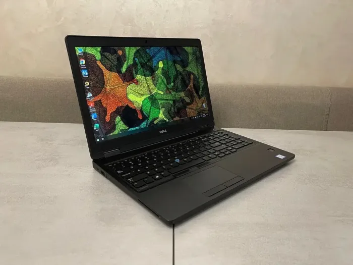 Ноутбук Dell Precision 3520 / 15.6" IPS Touch / Intel Core i5-7440HQ (4 ядра по 2.8-3.8GHz) / 16GB DDR4 / 256GB SSD M.2 / Intel HD Graphics 630 / WebCam / HDMI б/в - зображення 2