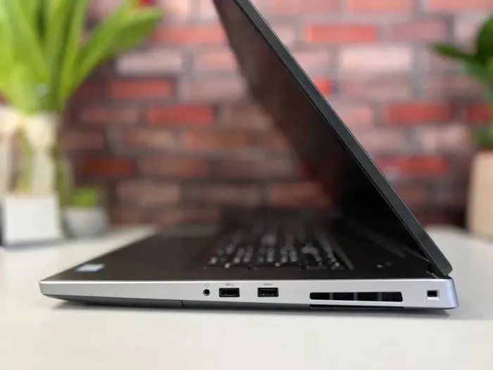 Мобільна робоча станція Dell Precision 7740 / 17.3" (1920x1080) IPS / Intel Core i9-9980HK (8 (16) ядер по 2.4 - 5.0 GHz) / 32 GB DDR4 / 1000 GB SSD M.2 / nVidia Quadro RTX 4000, 8 GB GDDR6, 256-bit / WebCam б/в - зображення 4