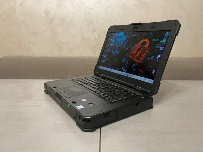 Захищений ноутбук Dell Latitude 5424 Rugged / 14" (1920x1080) IPS Touch / Intel Core i5-8350U (4 (8) ядра по 1.7 - 3.6 GHz) / 16 GB DDR4 / 256 GB SSD M.2 / Intel UHD Graphics 620 / WebCam / Fingerprint б/в - зображення 6