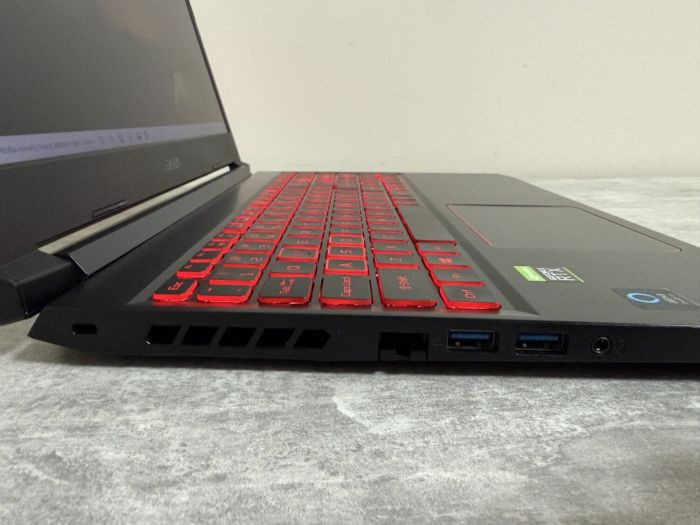 Ігровий ноутбук Б-класу Acer Nitro 5 AN515-55-53E5 / 15.6" (1920x1080) IPS / Intel Core i5-10300H (4 (8) ядра по 2,5 - 4,5 ГГц) / 16 ГБ DDR4 / 512 ГБ SSD / nVidia GeForce RTX 3050, 4 ГБ GDDR6, 128-bit / WebCam / Win 10 Home б/в - изображение 6