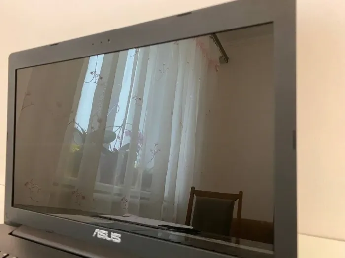 Ноутбук Б-клас Asus P553M / 15.6" (1366x768) TN / Intel Celeron N2840 (2 ядра по 2.16 - 2.58 GHz) / 8 GB DDR3 / 240 GB SSD / Intel Graphics / WebCam / DVD-ROM / АКБ не тримає б/в - зображення 4