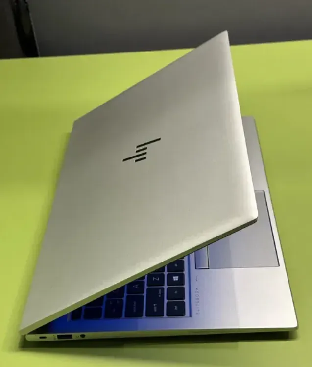 Ультрабук HP EliteBook 850 G8 / 15.6" (1920x1080) IPS / Intel Core i5-1135G7 (4 (8) ядра по 4.2 GHz) / 16 GB DDR4 / 256 GB SSD / Intel Iris Xe Graphics / WebCam б/в - зображення 5