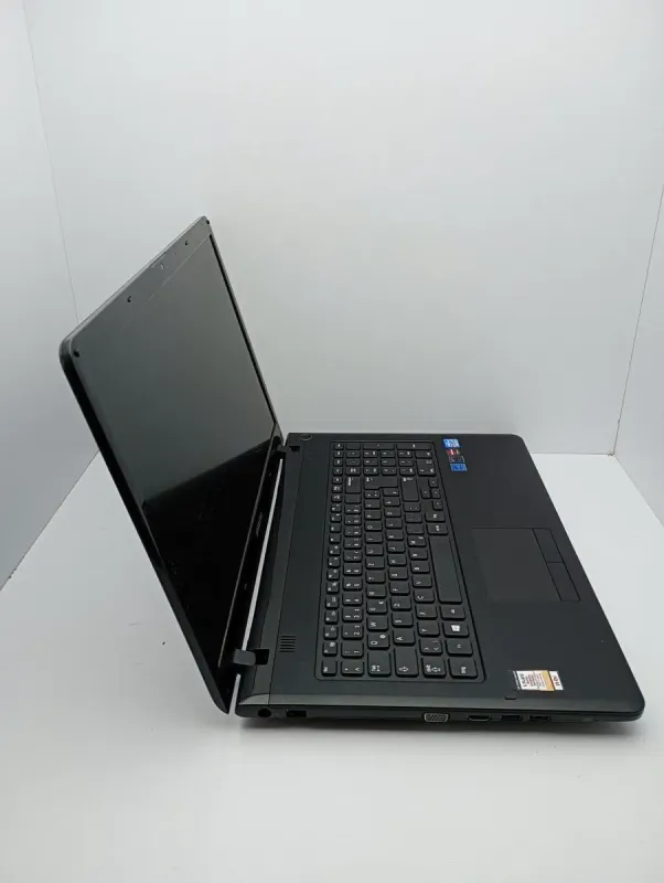 Ноутбук Samsung NP350 / 17.3" (1600x900) TN / Intel Core i5-3210M (2 (4) ядра по 2.5 - 3.1 GHz) / 8 GB DDR3 / 500 GB HDD / AMD Radeon HD 7600M / WebCam б/в - зображення 4