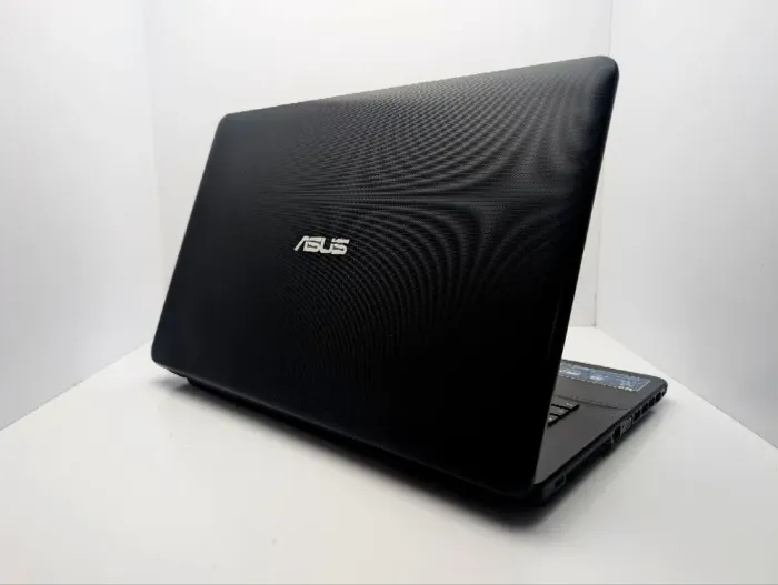 Ноутбук Asus X751L / 17.3" (1600x900) TN / Intel Core i5-5200U (2 (4) ядра по 2.2 - 2.5 GHz) / 12 GB DDR3 / 240 GB SSD / nVidia GeForce 940M, 2 GB GDDR3, 64-bit / WebCam / DVD-ROM б/в - зображення 8