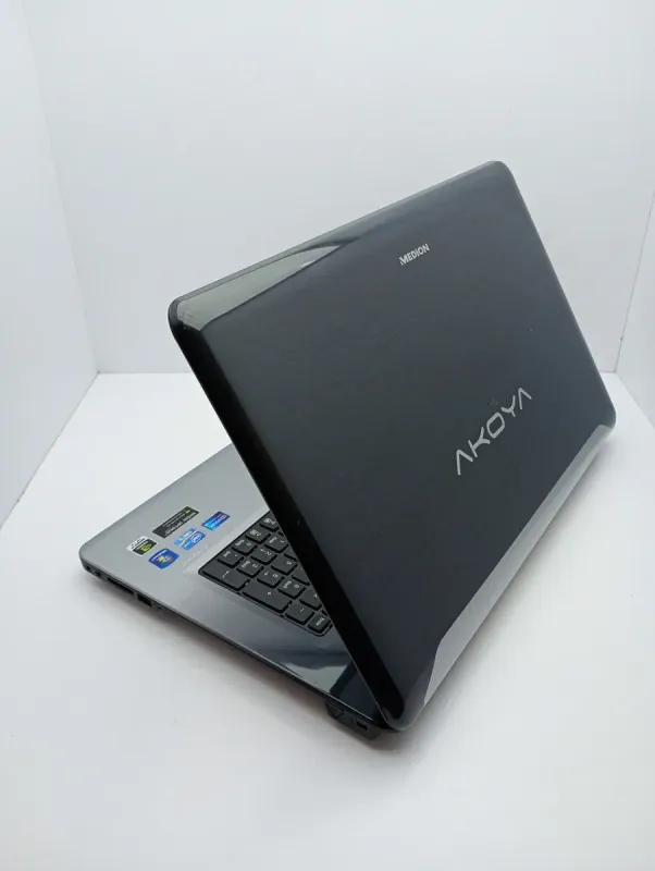Ноутбук Medion Akoya P7624 / 17.3" (1600x900) TN / Intel Core i5-2450M (2 (4) ядра по 2.5 - 3.1 GHz) / 8 GB DDR3 / 64 GB SSD + 320 GB HDD / nVidia GeForce GT 630M, 1 GB DDR3, 128-bit / WebCam б/в - зображення 9