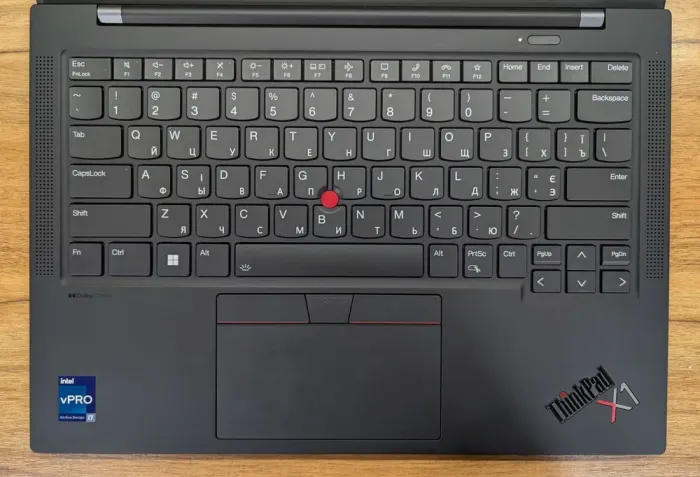 Ультрабук Lenovo ThinkPad X1 Carbon Gen11 / 14" (1920x1080) IPS Touch / Intel Core i7-1365U (10 (12) ядер по 1.3 - 5.2 GHz) / 32 GB DDR5 / 1000 GB SSD / Intel Iris Xe Graphics / WebCam / Windows 11 б/в - зображення 3